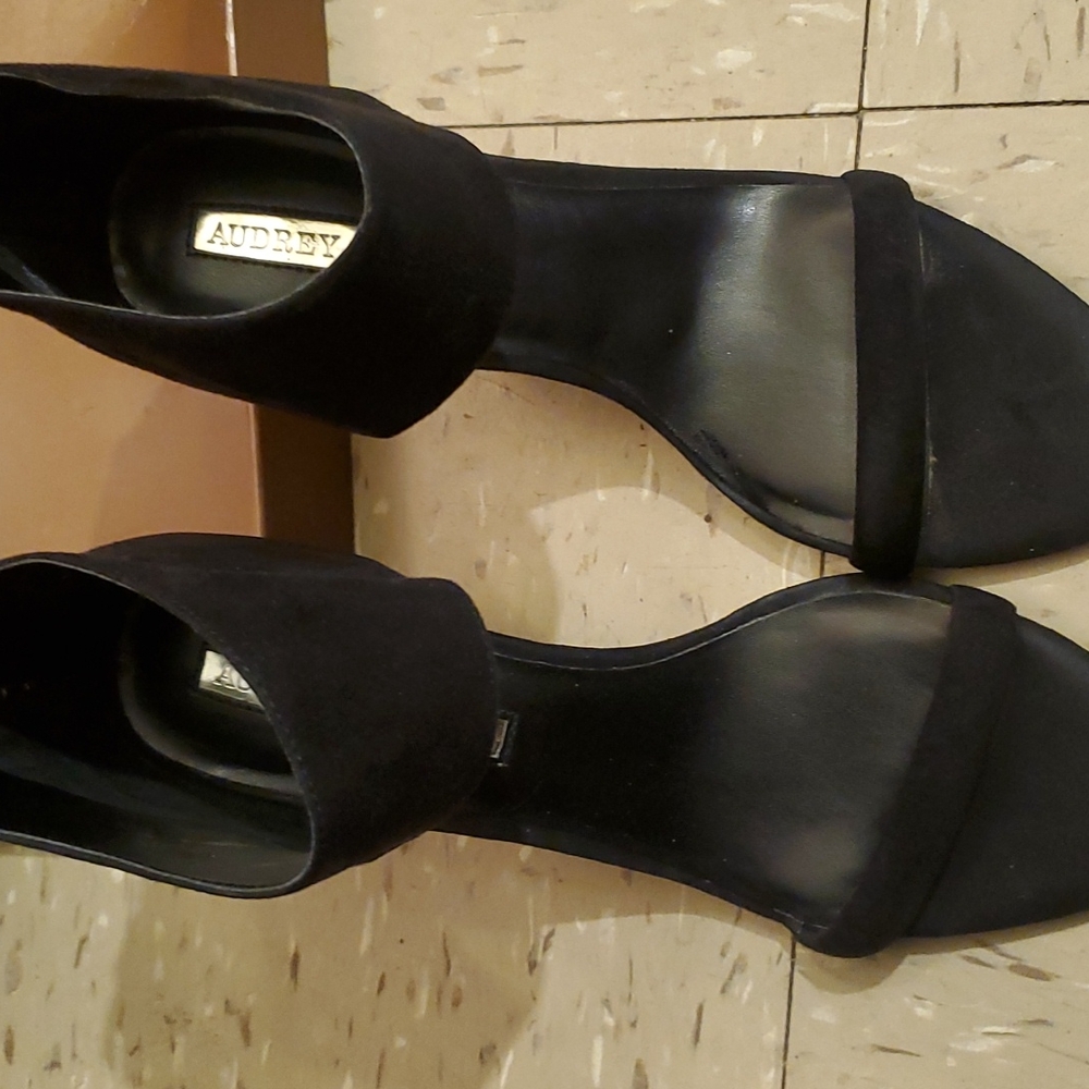 Shoes - Picture 2 of 4